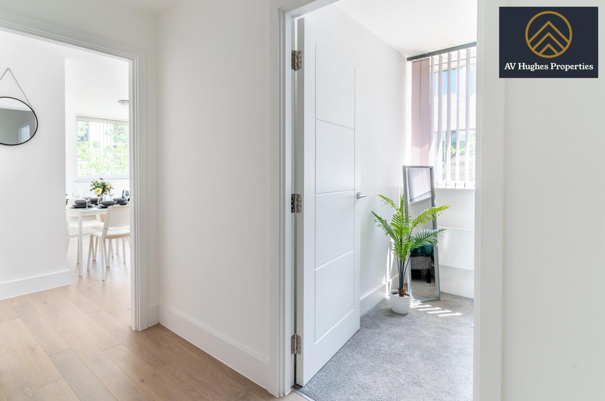 Luxury Stay In Two Bedroom Apartment By Av Hughes Properties Short Lets & Serviced Accommodation Milton Keynes- Super Fast Wi-Fi - Netflix Exterior photo