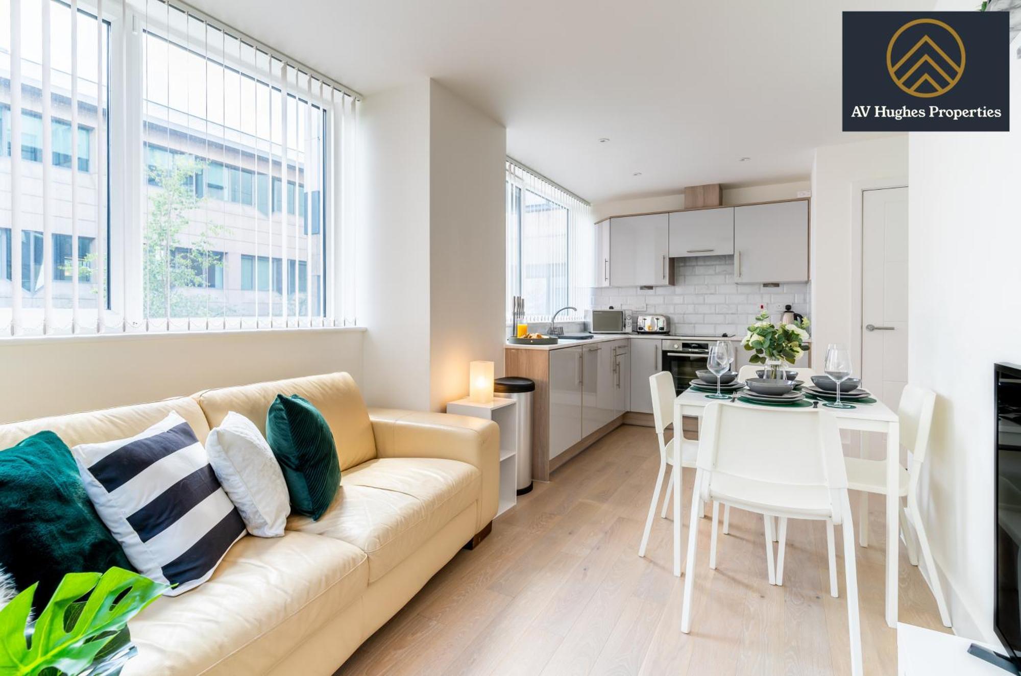 Luxury Stay In Two Bedroom Apartment By Av Hughes Properties Short Lets & Serviced Accommodation Milton Keynes- Super Fast Wi-Fi - Netflix Exterior photo