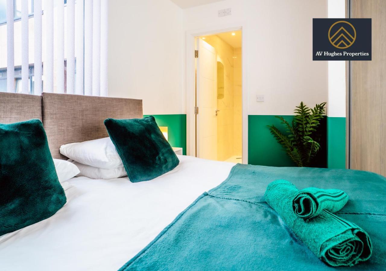 Luxury Stay In Two Bedroom Apartment By Av Hughes Properties Short Lets & Serviced Accommodation Milton Keynes- Super Fast Wi-Fi - Netflix Exterior photo