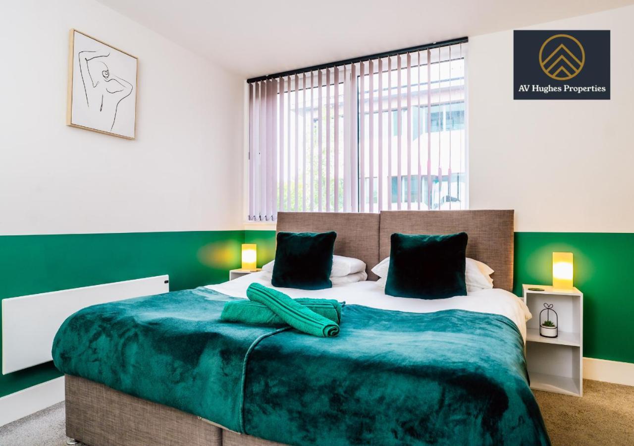 Luxury Stay In Two Bedroom Apartment By Av Hughes Properties Short Lets & Serviced Accommodation Milton Keynes- Super Fast Wi-Fi - Netflix Exterior photo