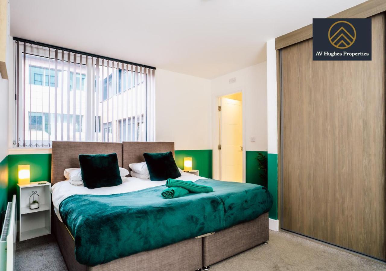 Luxury Stay In Two Bedroom Apartment By Av Hughes Properties Short Lets & Serviced Accommodation Milton Keynes- Super Fast Wi-Fi - Netflix Exterior photo