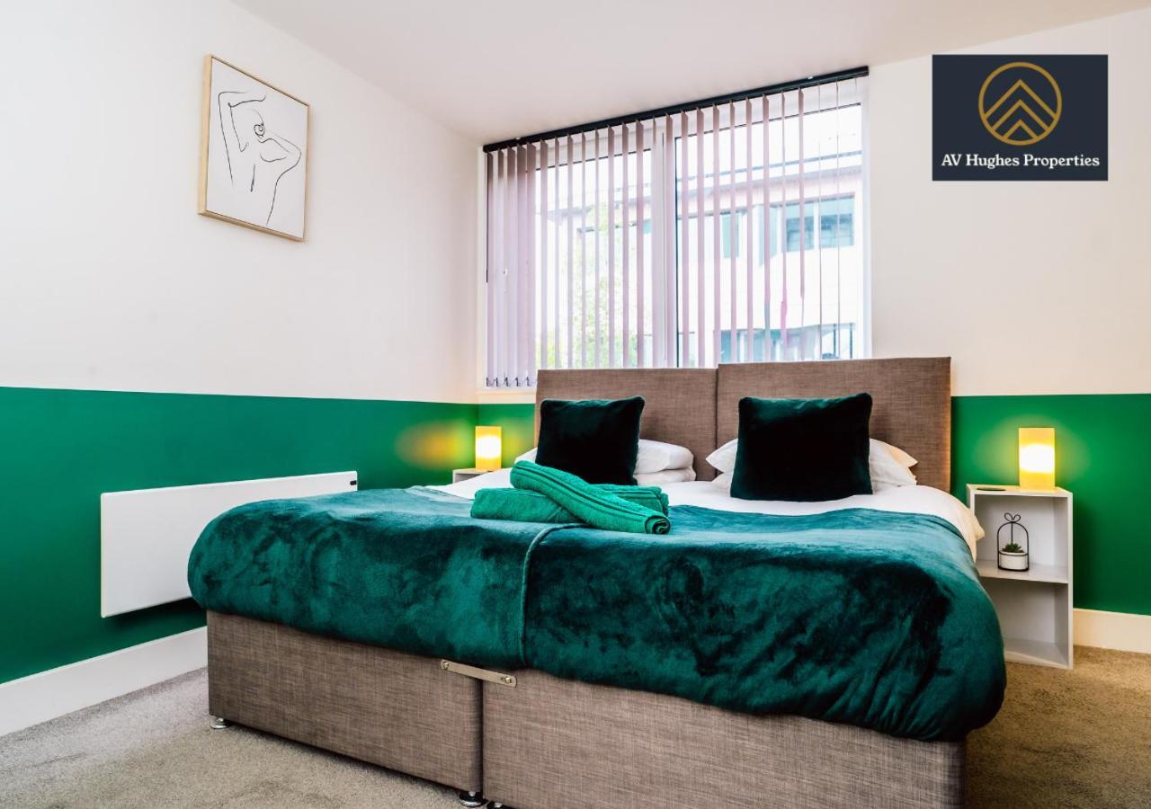 Luxury Stay In Two Bedroom Apartment By Av Hughes Properties Short Lets & Serviced Accommodation Milton Keynes- Super Fast Wi-Fi - Netflix Exterior photo